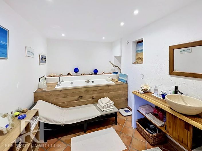 Image No.22-4 Bed House for sale