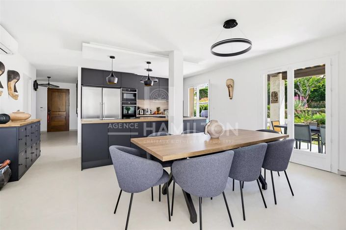 Image No.5-5 Bed House for sale