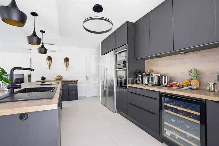 Image No.7-5 Bed House for sale
