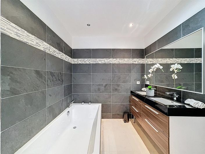 Image No.11-6 Bed House for sale