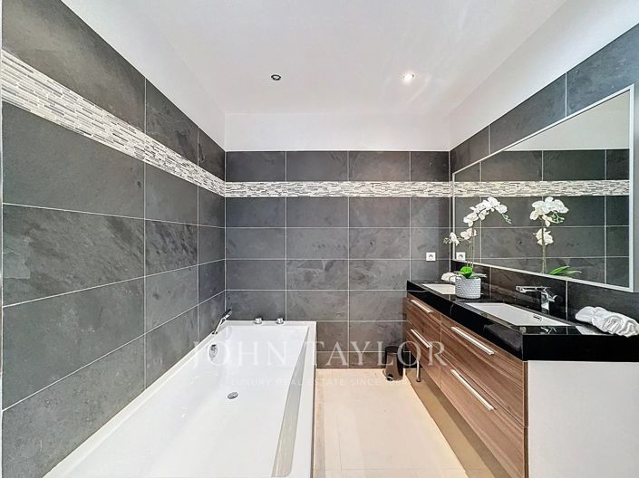 Image No.11-6 Bed House for sale
