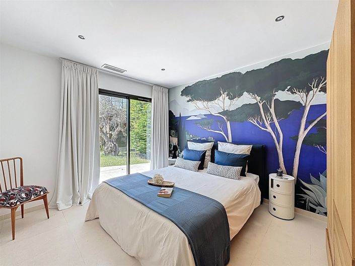 Image No.12-6 Bed House for sale