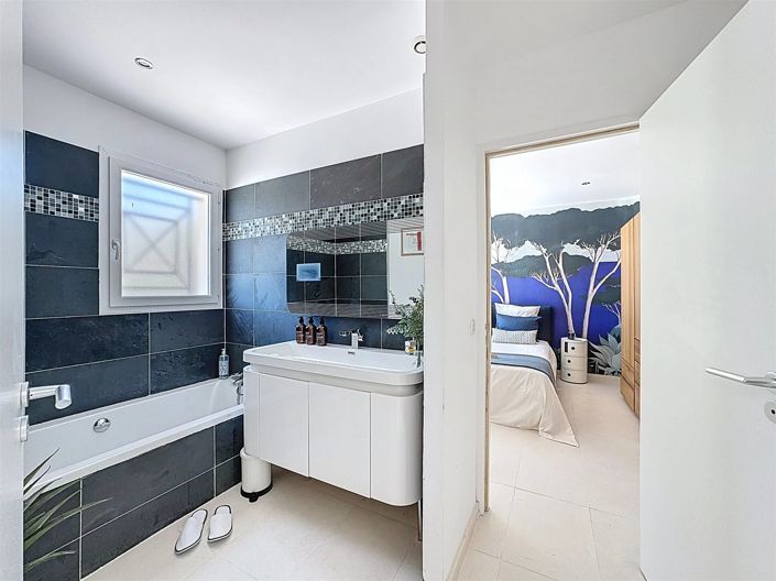 Image No.13-6 Bed House for sale