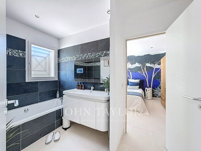 Image No.13-6 Bed House for sale