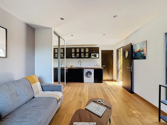 Image No.15-6 Bed House for sale