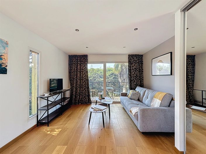 Image No.16-6 Bed House for sale