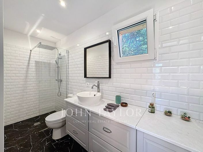 Image No.17-6 Bed House for sale
