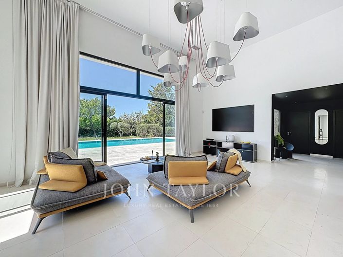 Image No.9-6 Bed House for sale