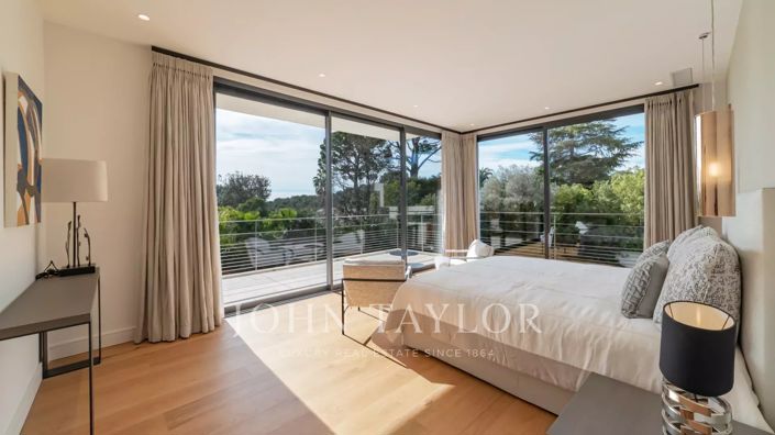 Image No.11-5 Bed House for sale