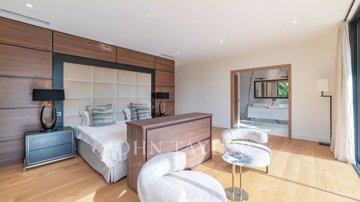 Image No.9-5 Bed House for sale