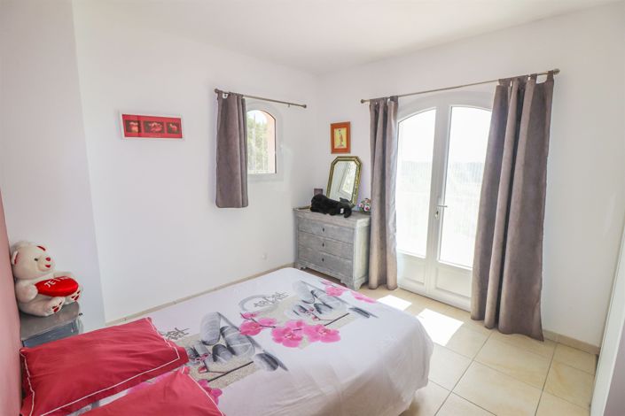 Image No.18-4 Bed House for sale