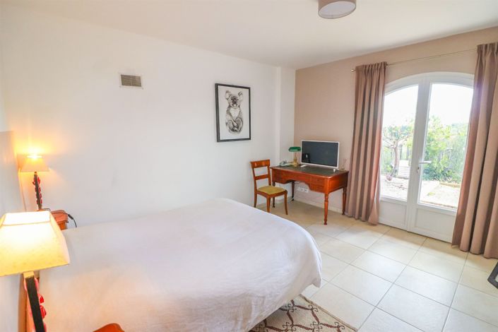 Image No.19-4 Bed House for sale