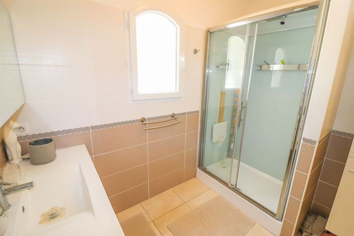 Image No.20-4 Bed House for sale