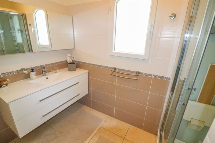 Image No.22-4 Bed House for sale