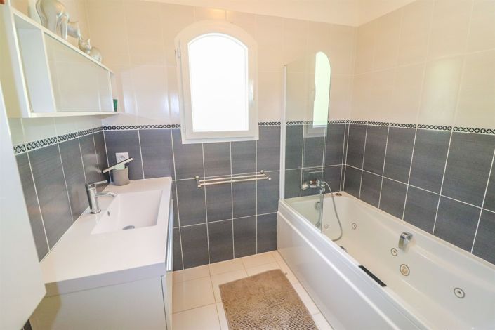 Image No.25-4 Bed House for sale