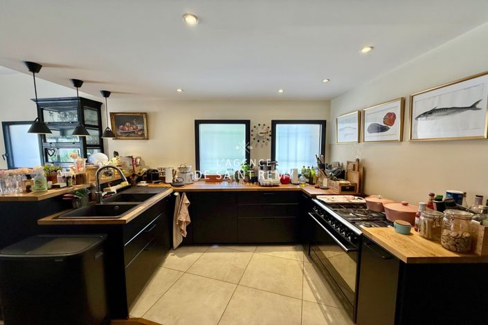 Image No.5-5 Bed House for sale