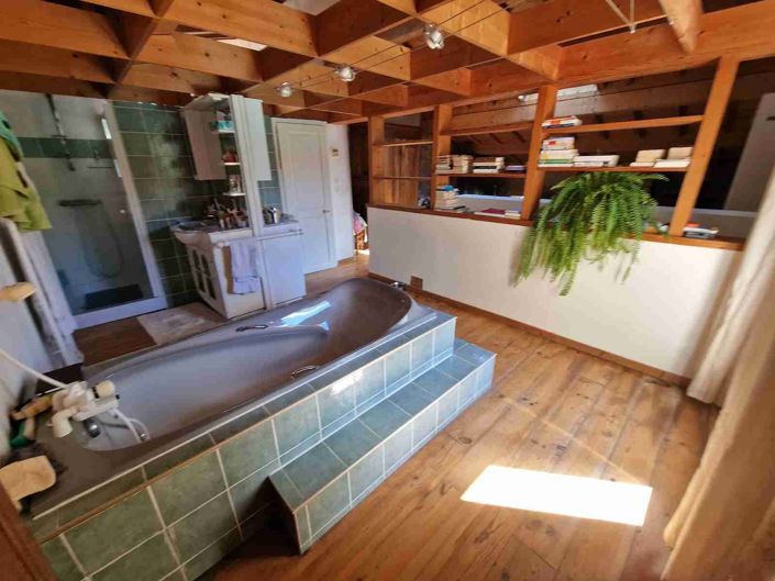Image No.17-5 Bed House for sale