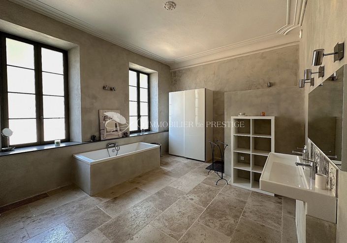 Image No.7-9 Bed House for sale