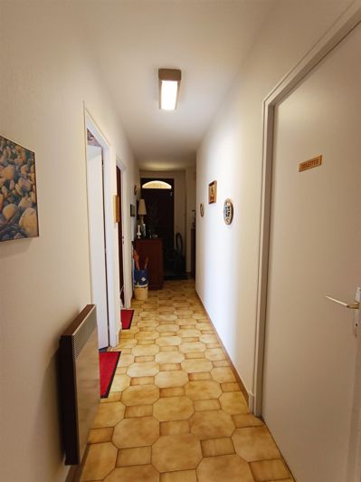 Image No.18-4 Bed House for sale