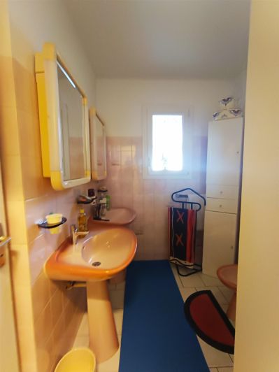 Image No.25-4 Bed House for sale