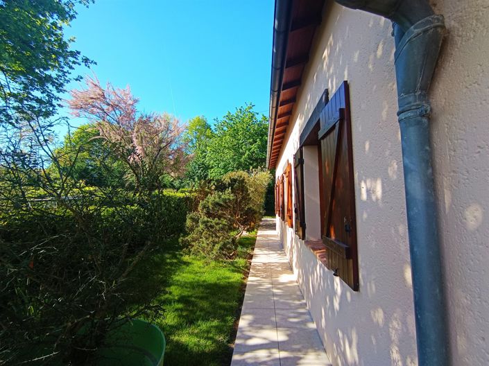Image No.6-4 Bed House for sale