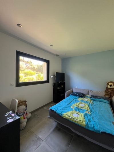 Image No.12-5 Bed House for sale