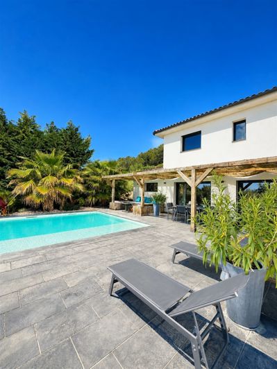 Image No.2-5 Bed House for sale