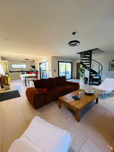 Image No.4-5 Bed House for sale