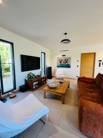 Image No.5-5 Bed House for sale