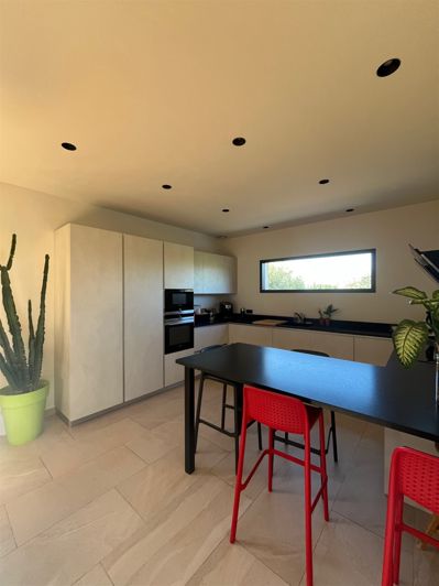 Image No.6-5 Bed House for sale