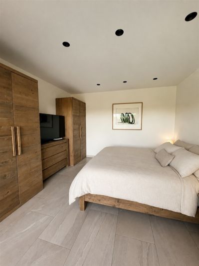 Image No.7-5 Bed House for sale