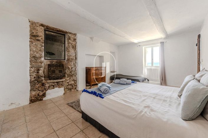 Image No.12-15 Bed House for sale