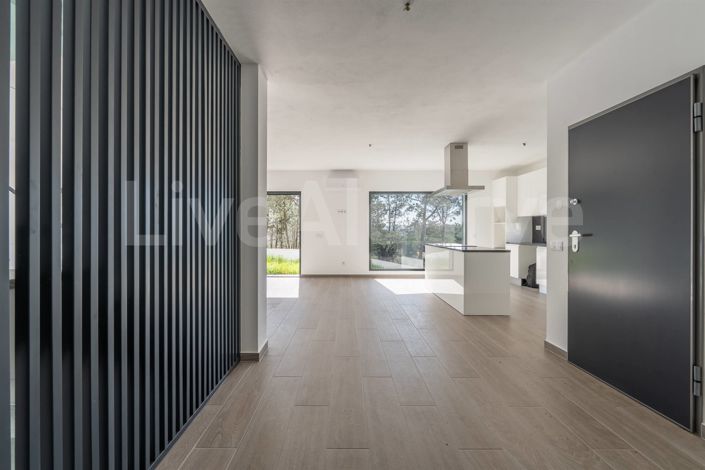 Image No.20-4 Bed House for sale