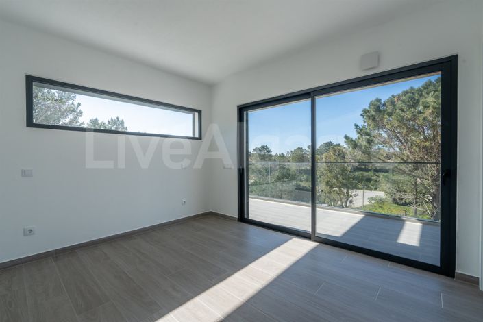 Image No.27-4 Bed House for sale