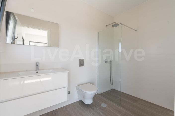 Image No.29-4 Bed House for sale