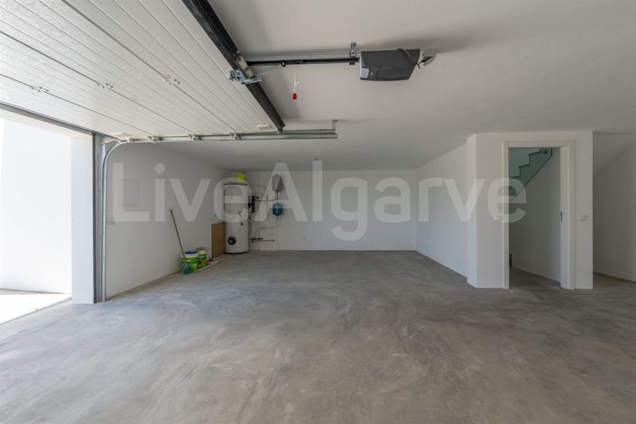 Image No.38-4 Bed House for sale