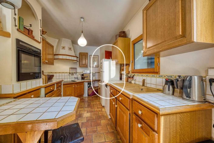 Image No.16-5 Bed House for sale