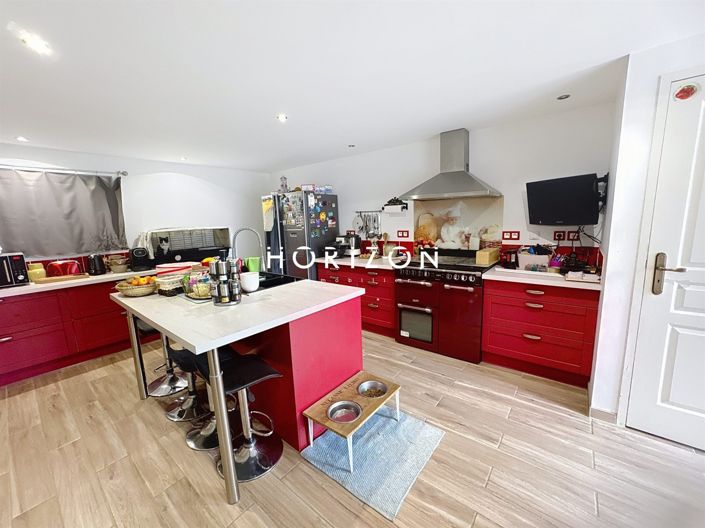 Image No.7-4 Bed House for sale