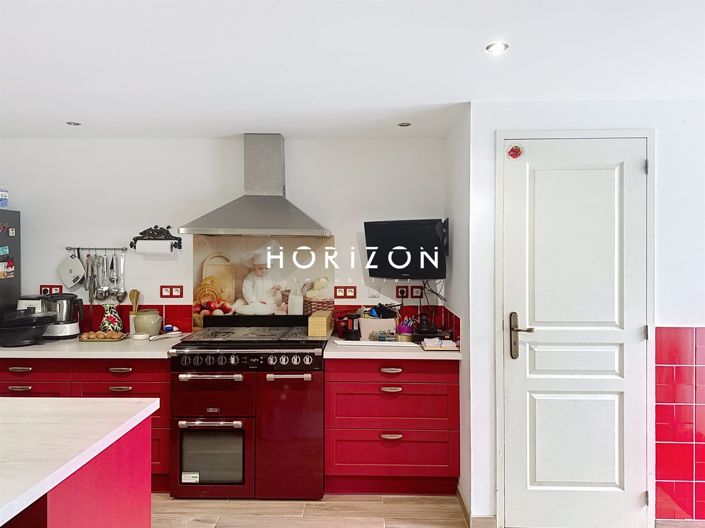 Image No.8-4 Bed House for sale