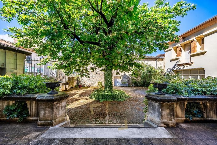 Image No.3-5 Bed Property for sale