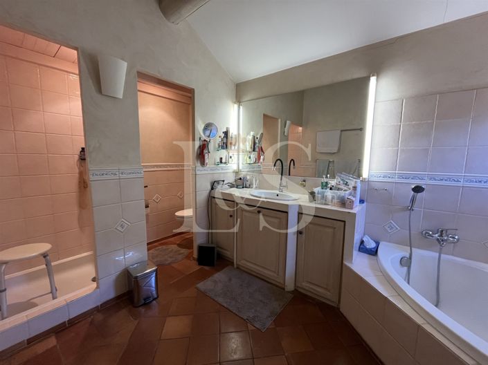 Image No.11-2 Bed House for sale