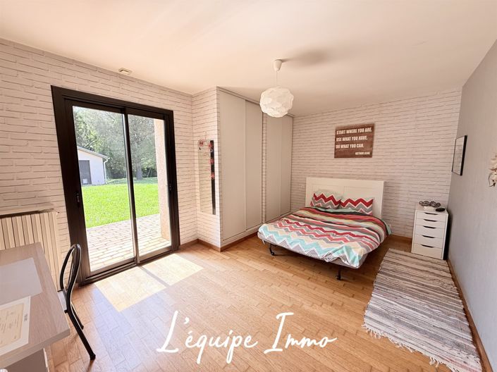 Image No.12-5 Bed House for sale