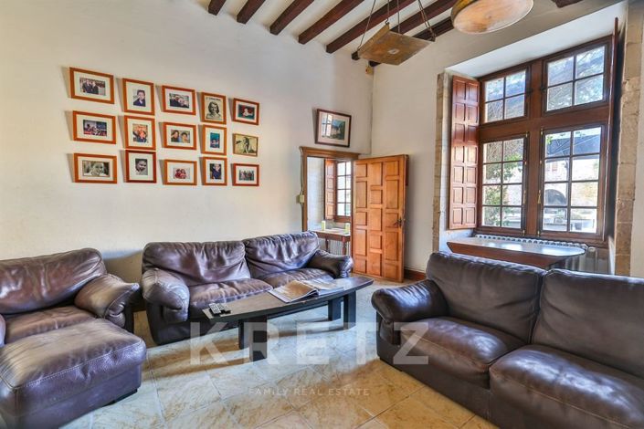 Image No.13-9 Bed Property for sale