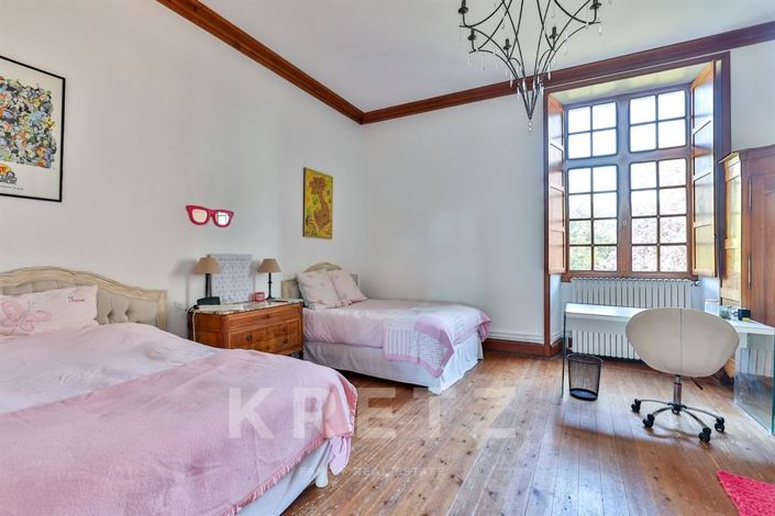 Image No.16-9 Bed Property for sale