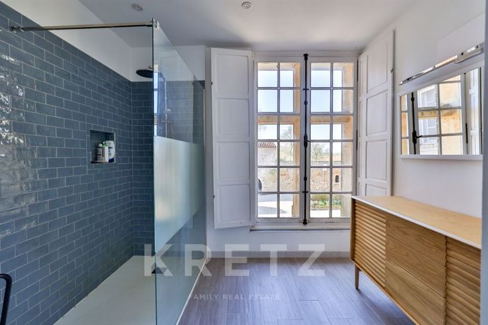 Image No.17-9 Bed Property for sale