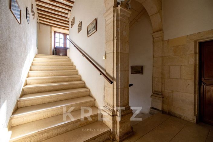 Image No.18-9 Bed Property for sale