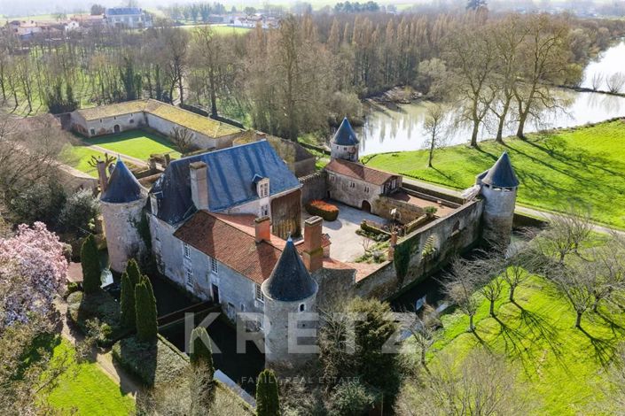 Image No.2-9 Bed Property for sale