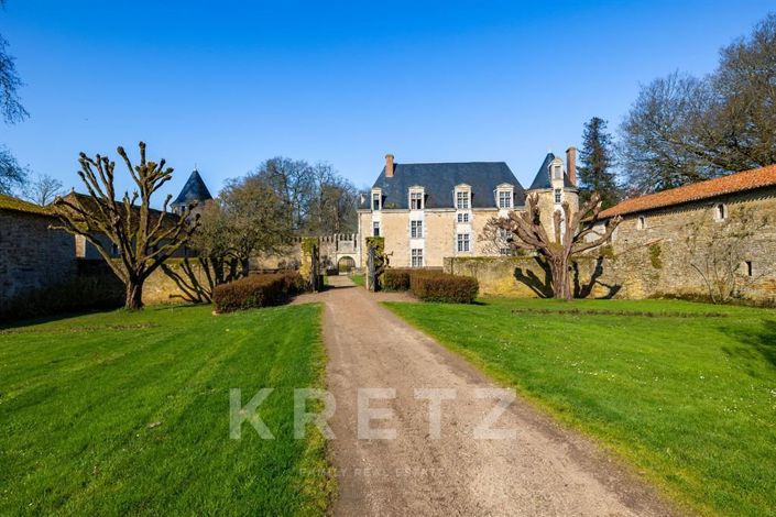Image No.5-9 Bed Property for sale