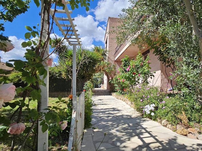 Image No.3-4 Bed House for sale
