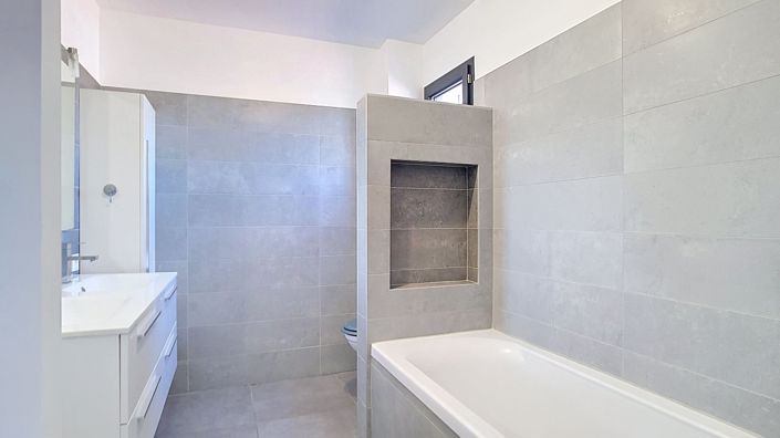 Image No.13-3 Bed House for sale